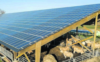 toiture photovoltaique sur une étable